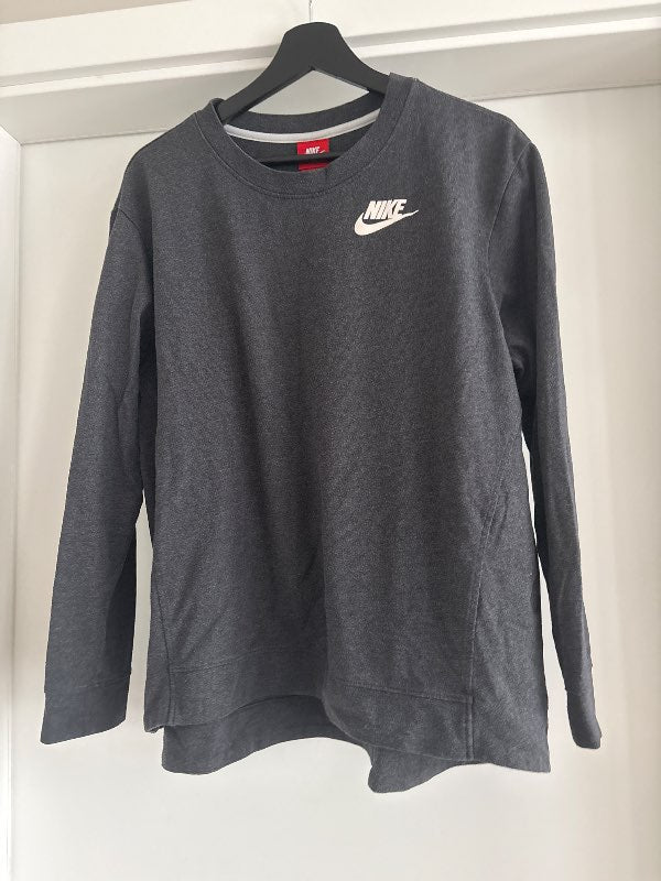 Nike grá peysa