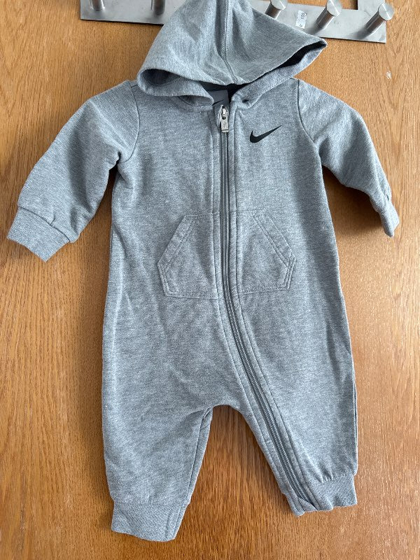 Nike grár galli