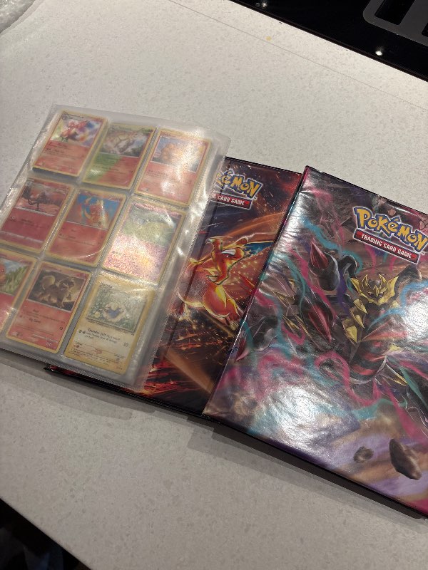 Pokemon mappa með spjöldum