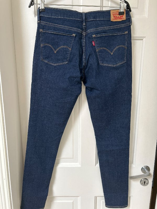 Levi’s 710